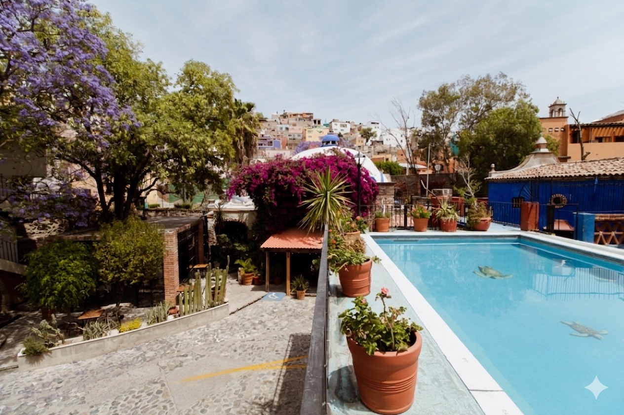 Alberca con vista panorámica a los cerros de Guanajuato
